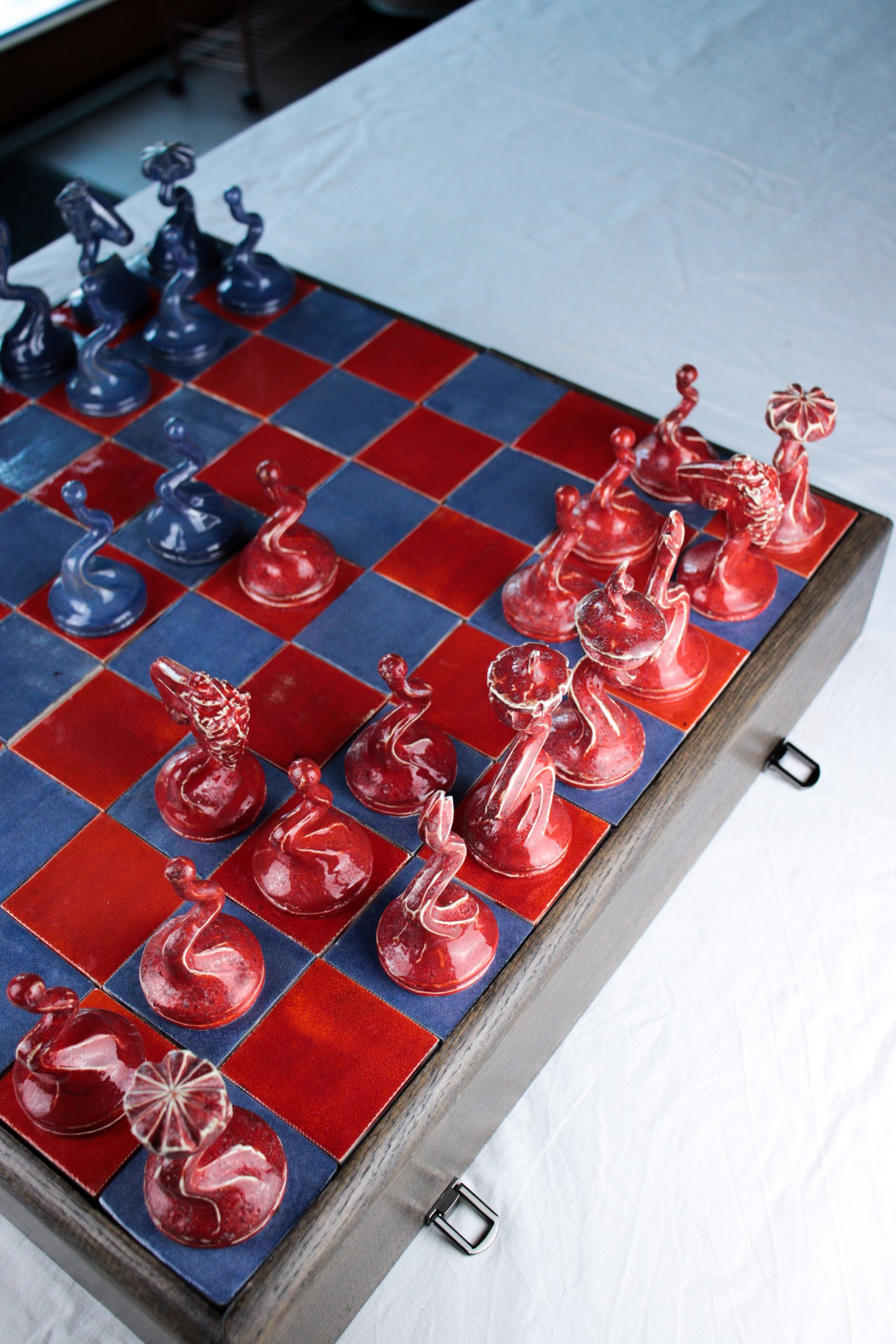 Jeu d'Échecs Rouge et Violet – Image 17